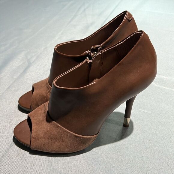 BCBGeneration Ilepsie Peep Toe Heels Size 7.5.  B54 - Picture 3 of 12